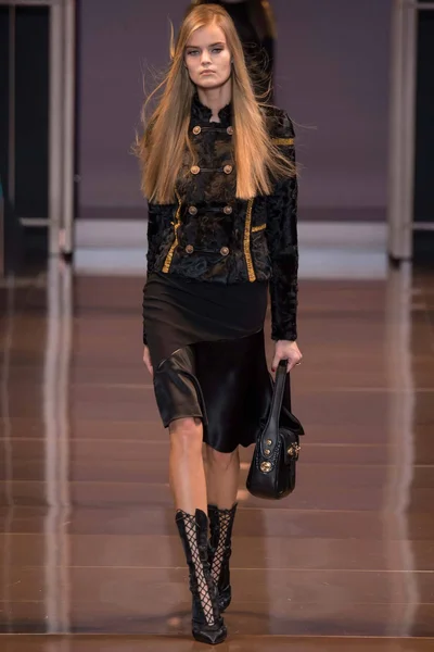 Look 18